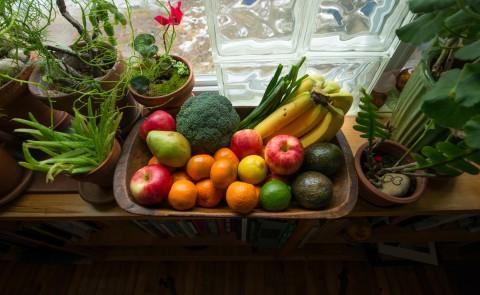一碗水果和蔬菜