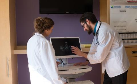two UNE medical students look at screen