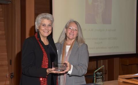 Marilyn Gugliucci accepts the Katherine Pope Leadership Award from Hospice of Southern Maine